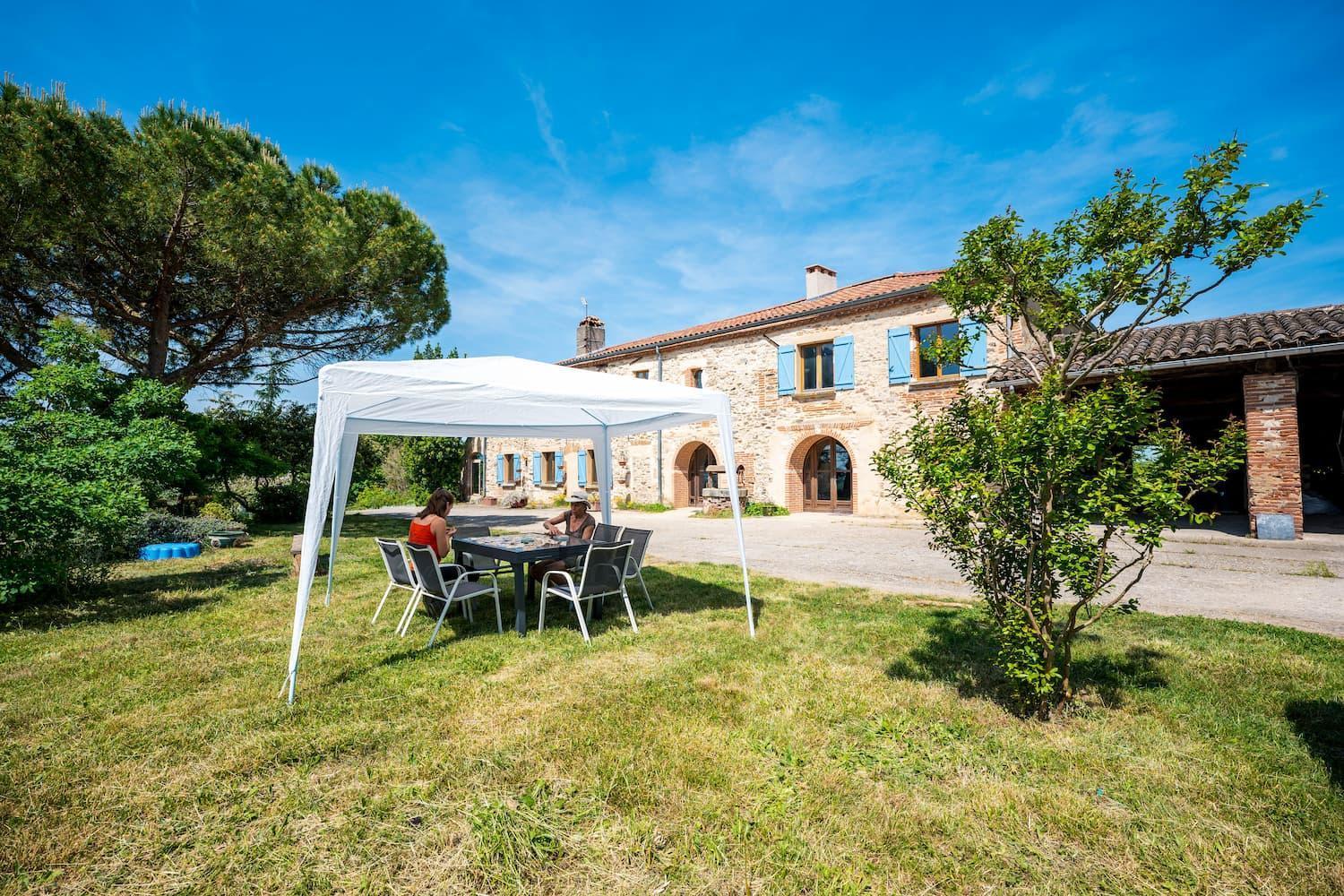 Bed & Breakfast Et Table D'hotes - Les Jardins De La Longagne *